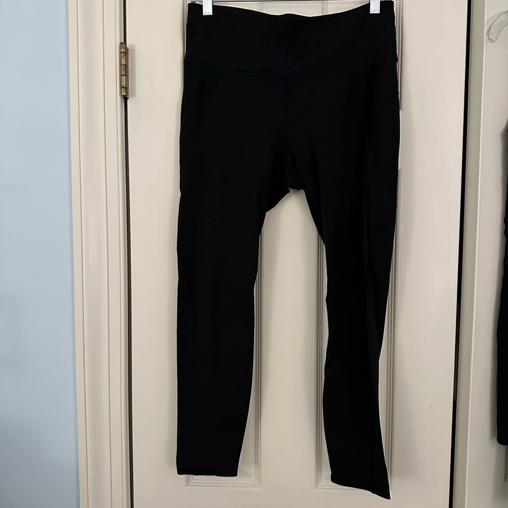 Athleta black 7/8 length workout leggings